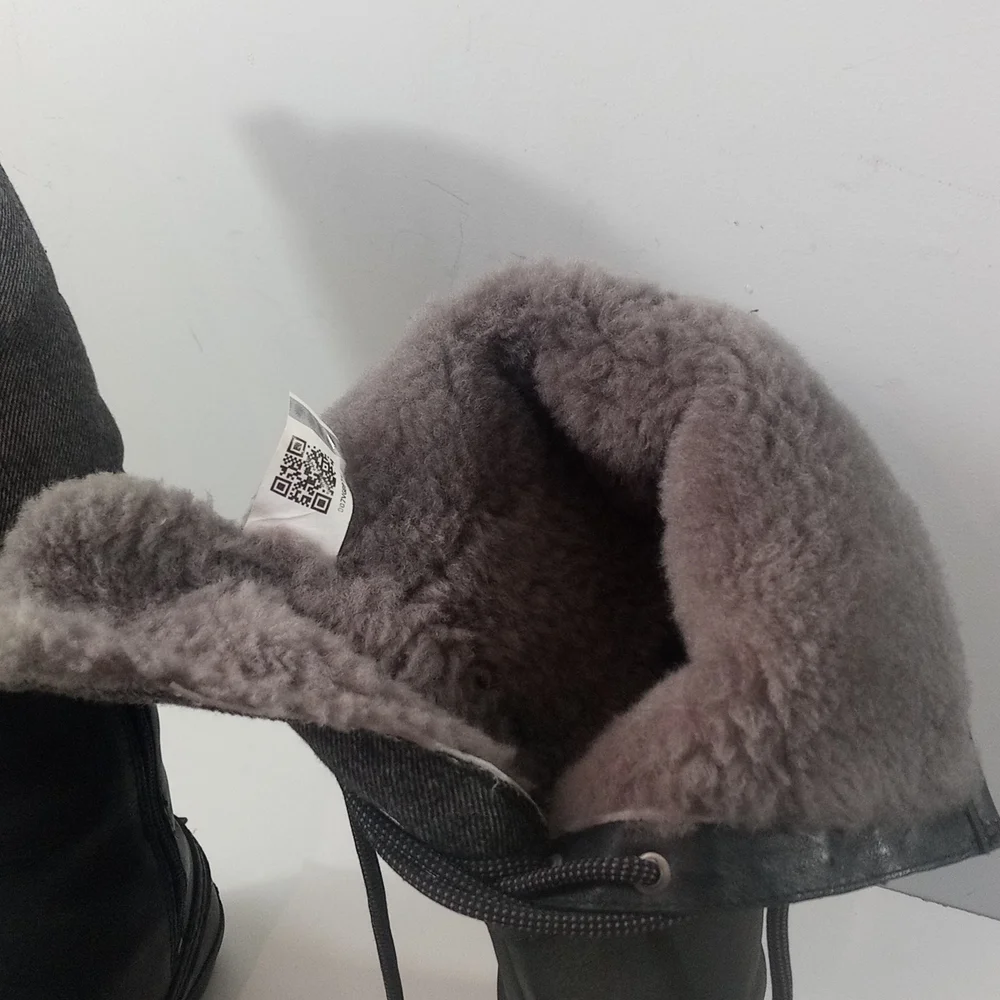 UGG leather waterproof boots - size 7 US - Picture 3 of 12